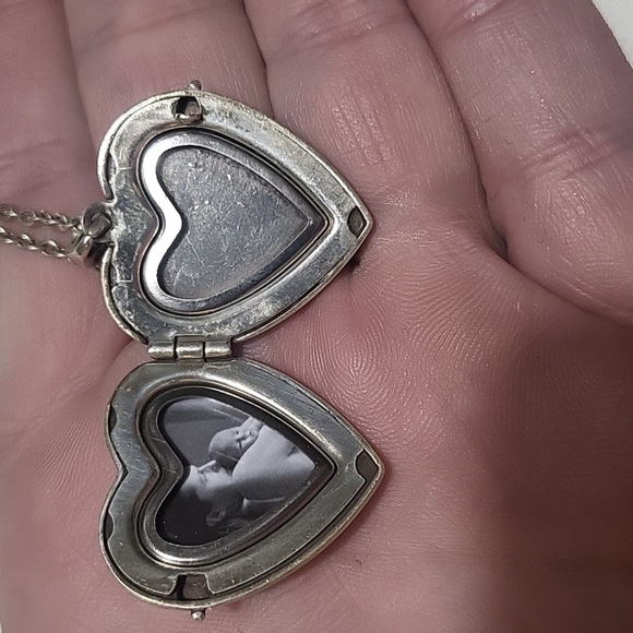 Brighton heart locket on chain opens up to reveal two spaces 4 pictures - Picture 3 of 8